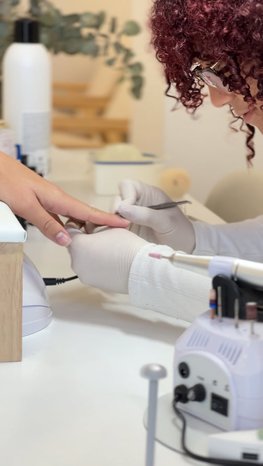 Todo lo que necesitas saber sobre las uñas de gel: Descubre los mejores consejos y tendencias de belleza